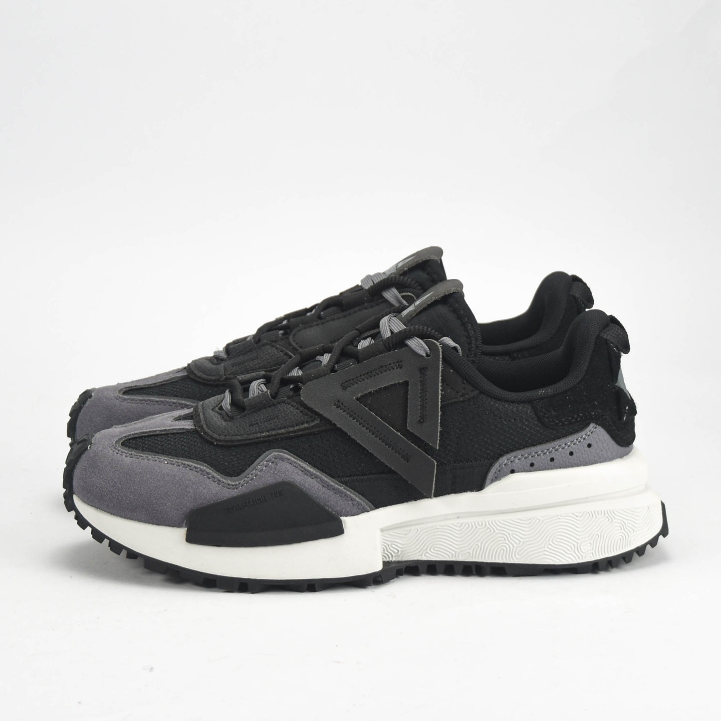 PEAK SHOES