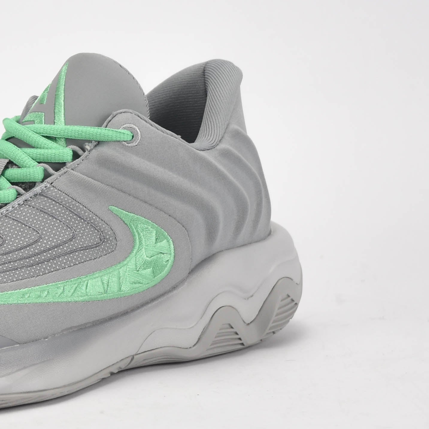 Nike Giannis Immortality 4
Référence : FQ3680-800(AAA)
Disponibilité : En stock