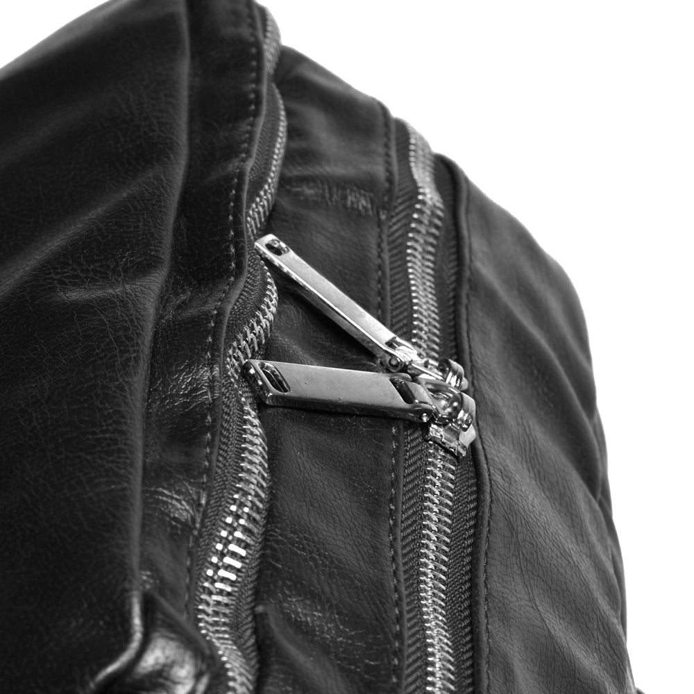 Sac à dos en cuir noir
Référence : 6601N