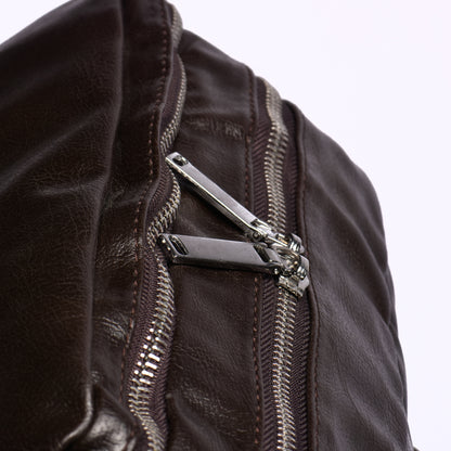 Sac à dos en cuir marron noirci
Référence : 6601