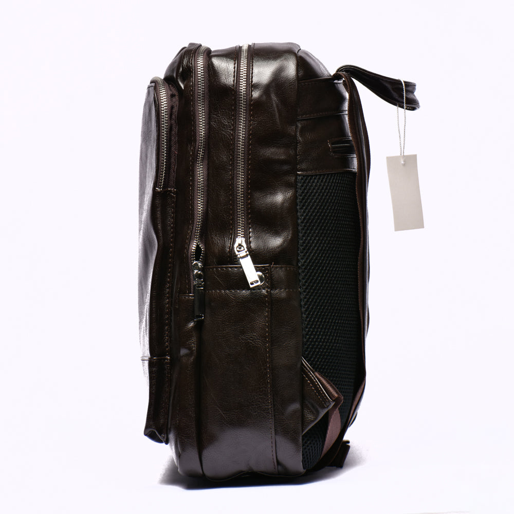 Sac à dos en cuir marron noirci avec multiples compartiments