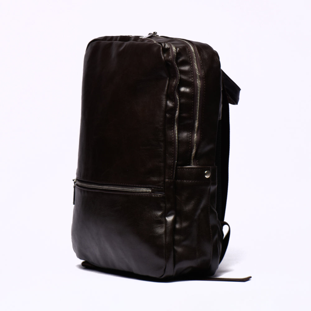 Sac à dos en cuir marron noirci
Référence : 6601